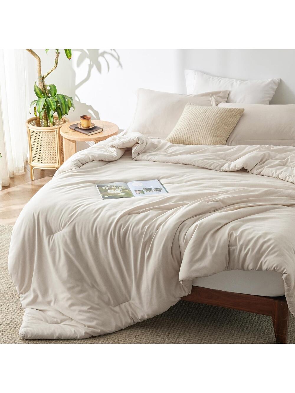 NWT Bedsure Comforter Beige for All Seasons, Bedding King 104"x90"